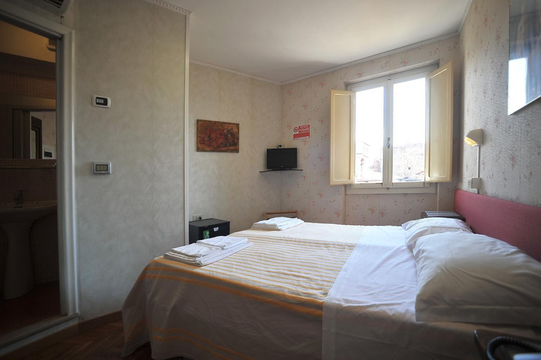 Others 2, albergo Fiorentino, Arezzo