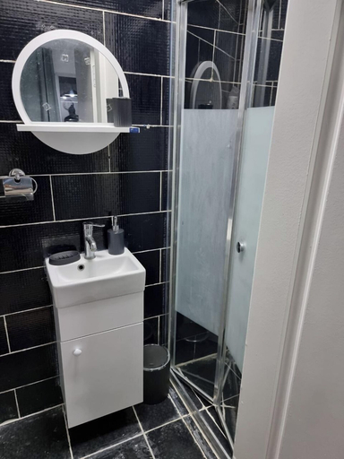 Bathroom 2, Lovely coy flat in Taksim, Beyoğlu
