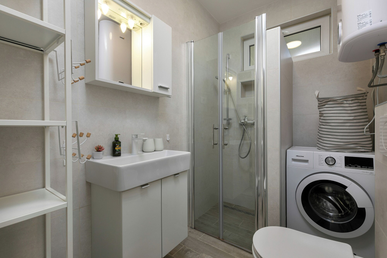Bathroom 3, Apartment Castegner, Pula