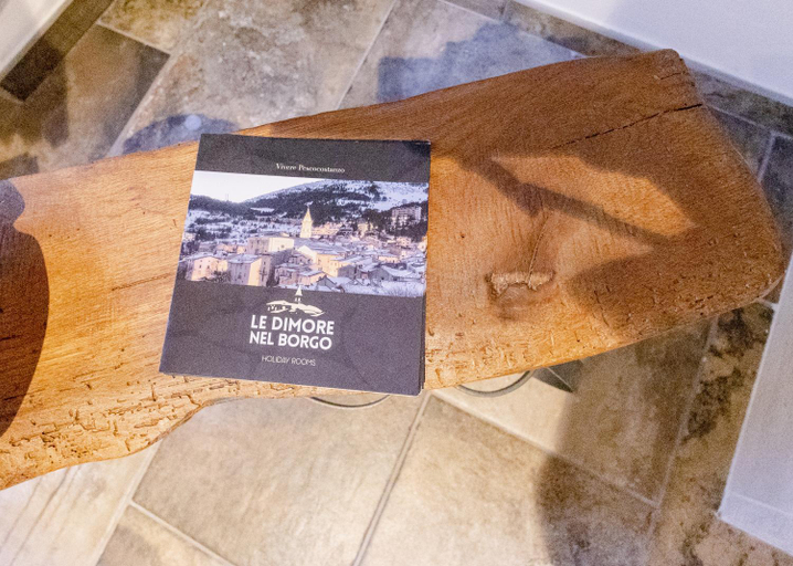 Others 2, Le dimore nel borgo, L'Aquila