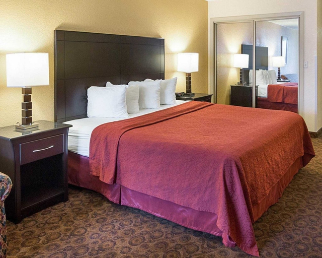 Bedroom 3, Quality Inn Magnolia, Columbia