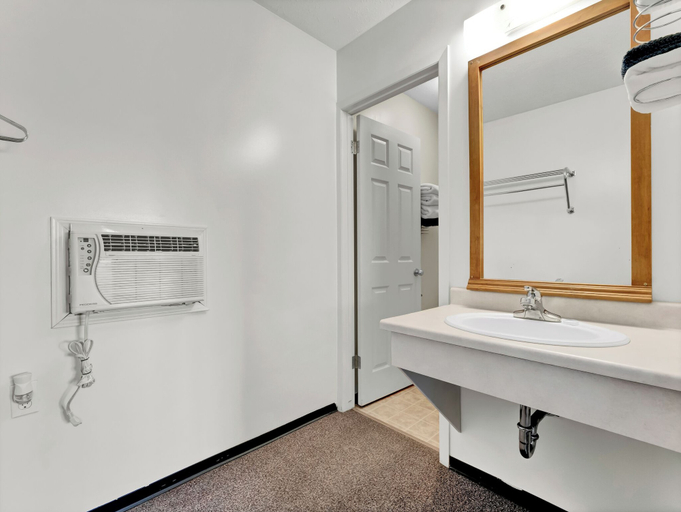 Bathroom, Ranchmen Motel, Division No. 1