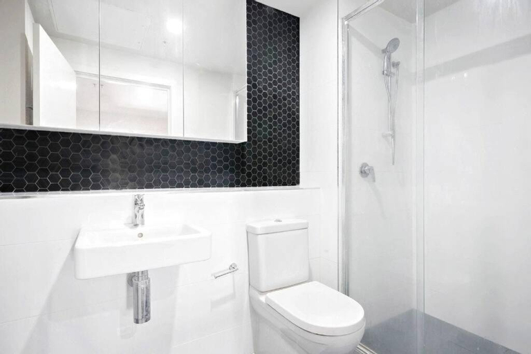 Bedroom 4, Entire apartment with lake view, Canberra