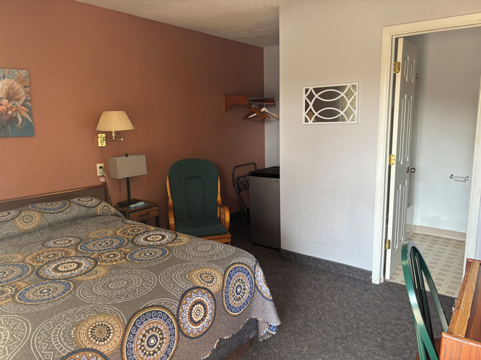 Bedroom 2, Sioux Motel, Jones