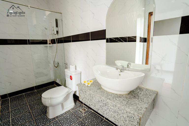 Bathroom 4, La Fairy Garden Resort, Kampot