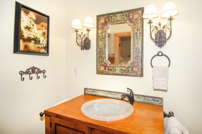 Bedroom 3, EML 7 Cloven-Hoofed, Delta