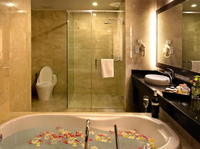 Bathroom 12