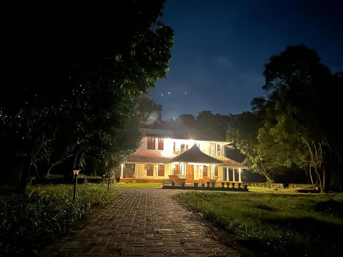 Athreya Living - Sneham Couple suite, Thrissur