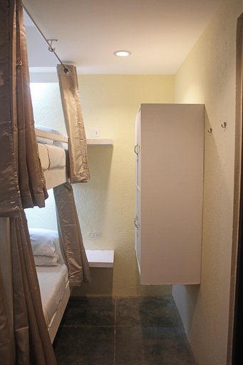 Bathroom 4, The Lazy Dog Bed & Breakfast, Malay