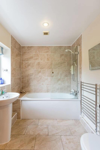 Bathroom 4, Swallow Cottage @ Olivemead Farm, Wiltshire