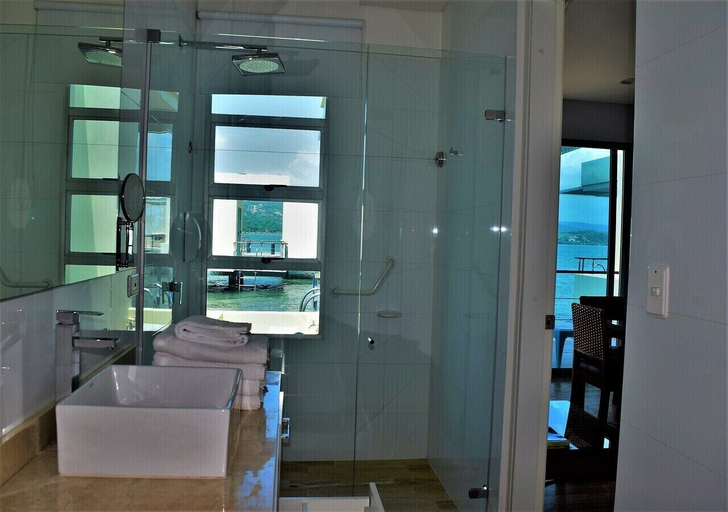 Bathroom 5, Marina Puerto Velero, Tubará