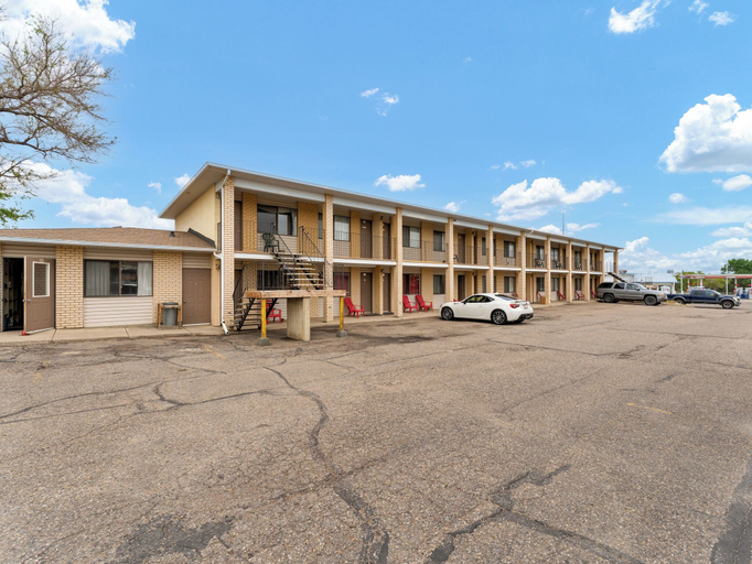 Exterior & Views 2, Ranchmen Motel, Division No. 1