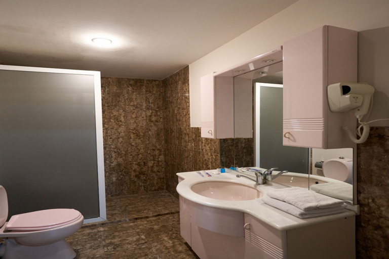 Bathroom 5, Rosemary Inn, Baku