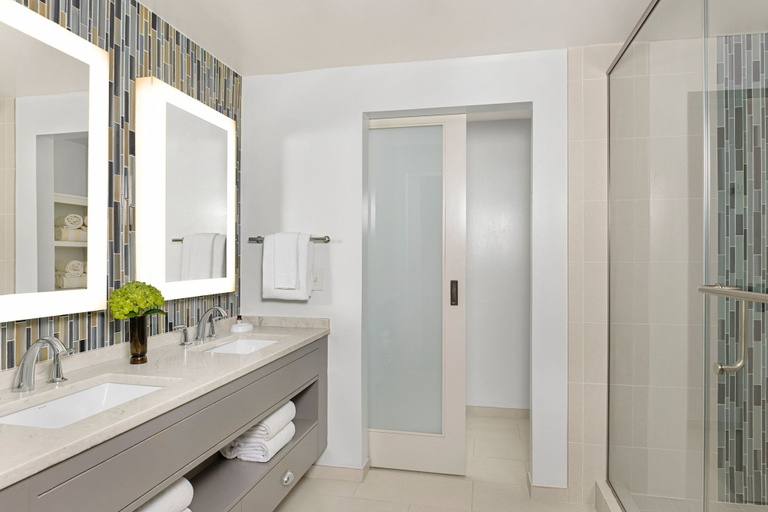 Bathroom 5, Marriott's Barony Beach Club, Beaufort
