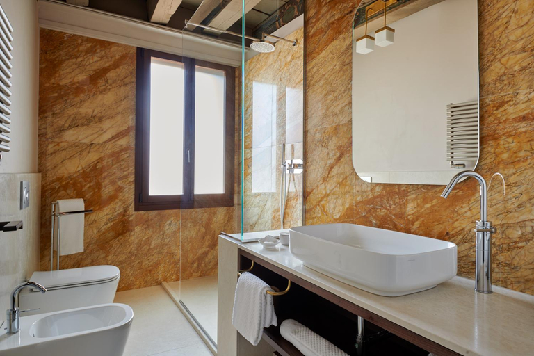 Bathroom 3, Palazzo Garzoni, Venezia