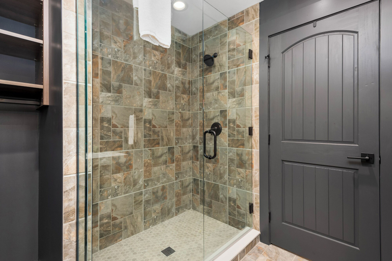 Bathroom 3, Springdale Resort, Haywood