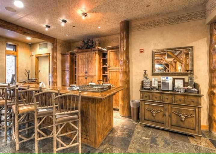 Food & Drinks 4, TLGM The Timbers 1 Bed 2 Bath, Summit