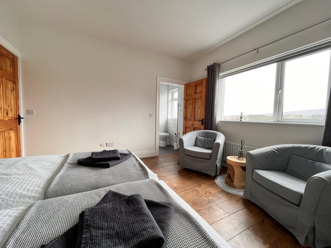 Others 2, Errigal View B&B and Crafts