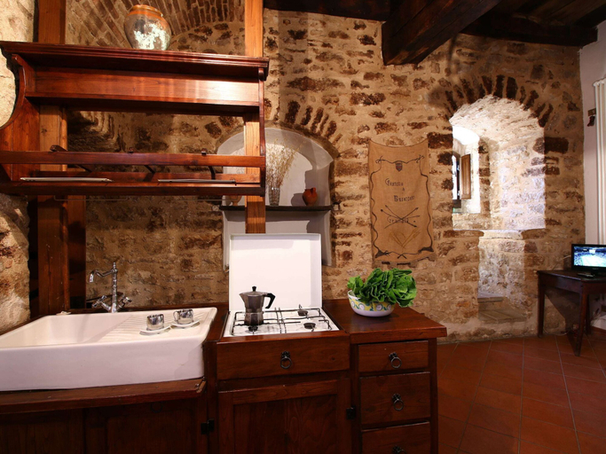 Bathroom 5, Historic Castle With View, Perugia