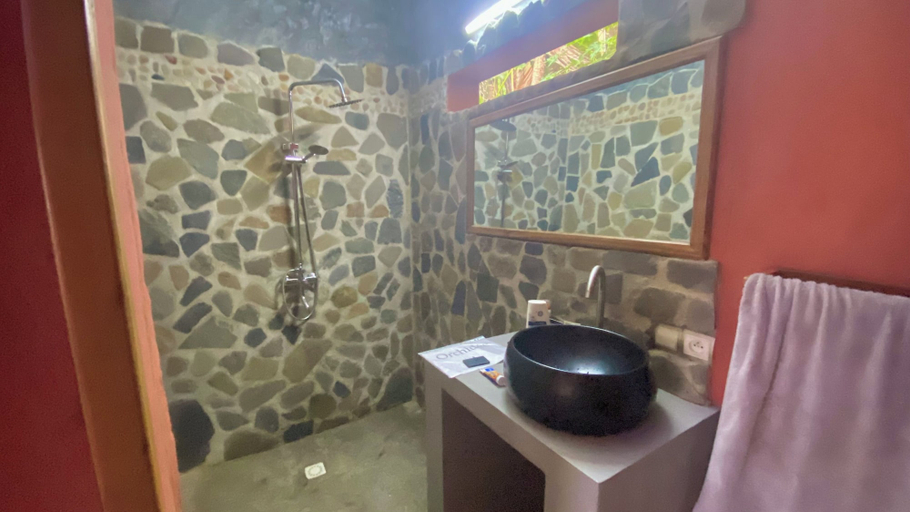 Bathroom 4, Veronika Resort Nosy Komba, Diana