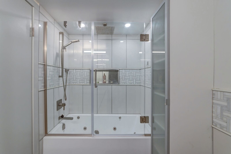 Bathroom 3, Art Deco Broadway Bedroom (with Shared Common Area), Greater Vancouver