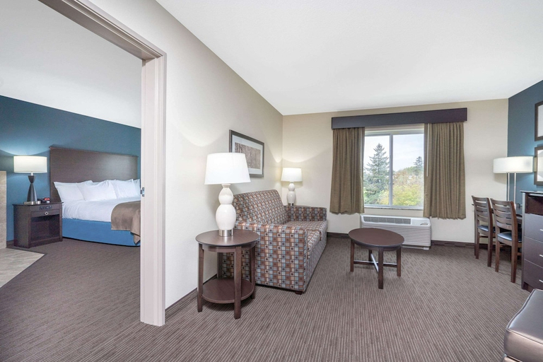 Bedroom 2, AmericInn by Wyndham Windom, Cottonwood