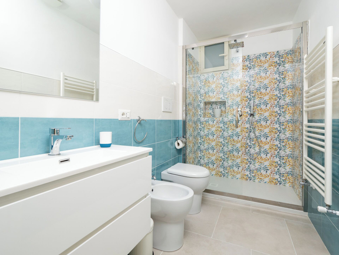 Bathroom 2, Casa Vittorina, Salerno