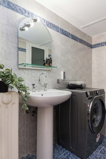 Bathroom 2, Fashionable Apt in Ano Kipseli w Balcony, Attica