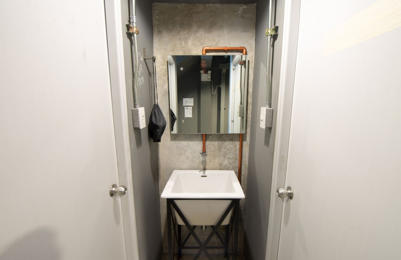 Bathroom 3, Box Hostel N Cafe, Muang Chiang Mai