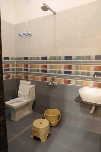 Bathroom 5, Navkar Palace Hotel & Resort, West Nimar