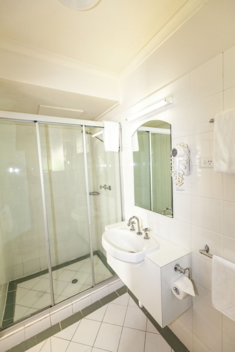 Bathroom 2, The Denman Hotel, Snowy River