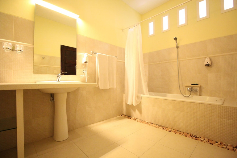Bathroom 3, Rossa Garden Hotel (ex. Villarossa), Karangasem