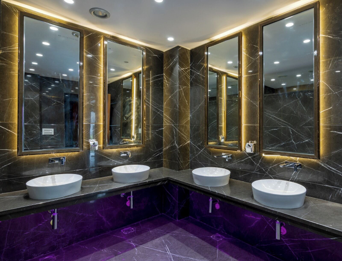 Bathroom 4, J P HOTEL AND WEDDING SQUARE, Pilibhit