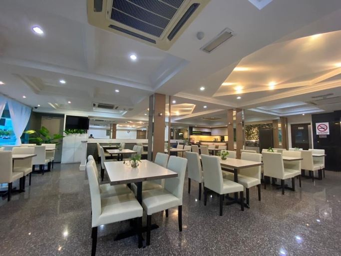 Food & Drinks 4, Royal Queenspark Hotel, Malacca City