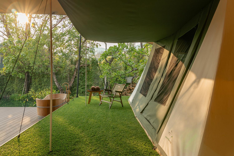Exterior & Views 21
