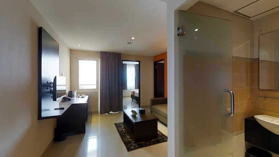 Bathroom 3, THE GLORIA SUITES JAKARTA, West Jakarta