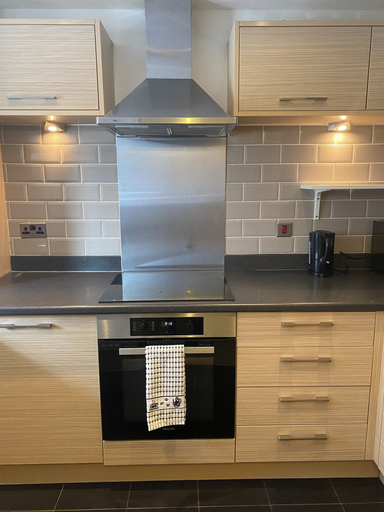 Private kitchen 4, Beautiful 4 Bedroom Home With Parking by Lakeside, Thurrock