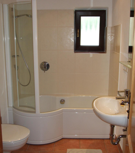 Bathroom 3, Grafn-Hof, Traunstein