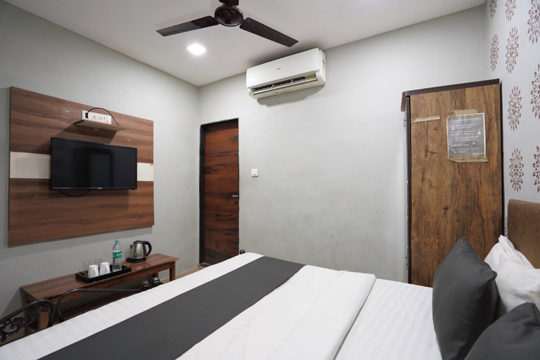 Bedroom 2, Hotel Sai Inn, Ahmadabad
