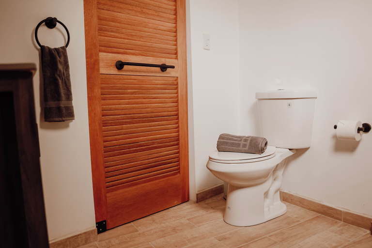 Bathroom 3, Mata e' Platano Guesthouse