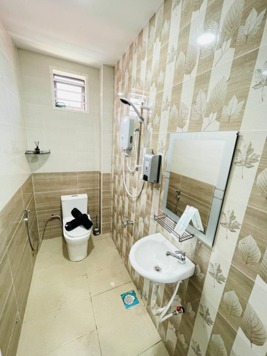 Bathroom 2, KulaiCozyRetreat#5MinAEON#RESORT#15MinSENAIAIRPORT, Kulaijaya