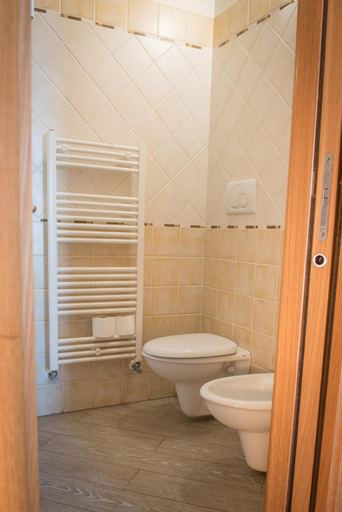 Bathroom 4, Hotel Mirage, Brindisi
