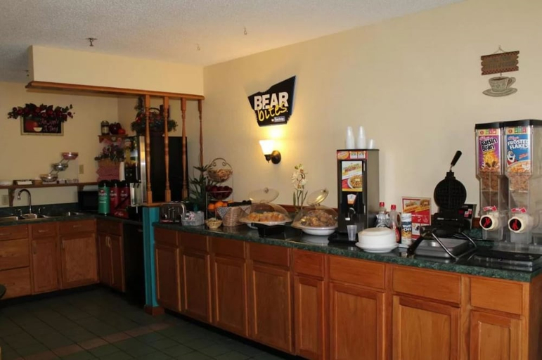 Food & Drinks, Travelodge By Wyndham Perry GA, Houston