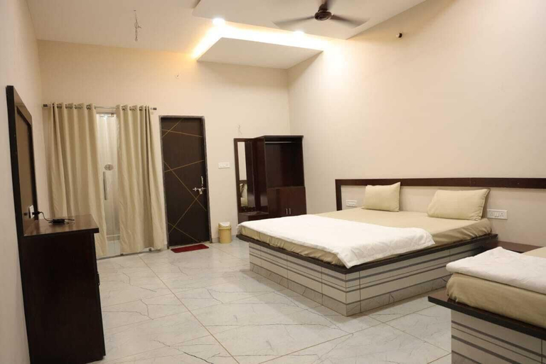 Bedroom 4, Navkar Palace Hotel & Resort, West Nimar