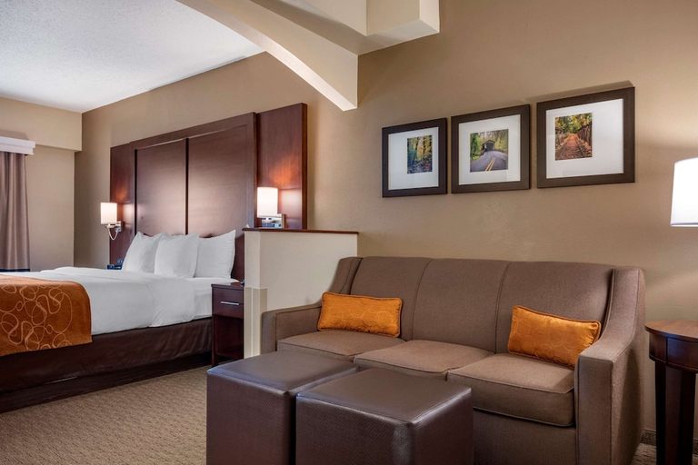 Bedroom 3, Comfort Suites State College near Penn State, Centre
