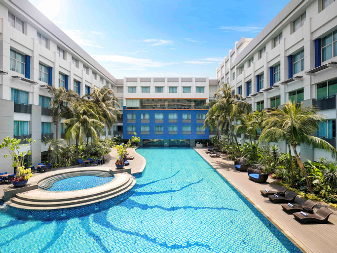 Exterior & Views 15
