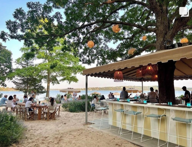 Food & Drinks 5, Silver Sands Motel & Beach Bungalows