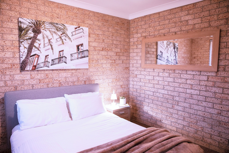 Bedroom, 52 on Mort Apartments, Lithgow