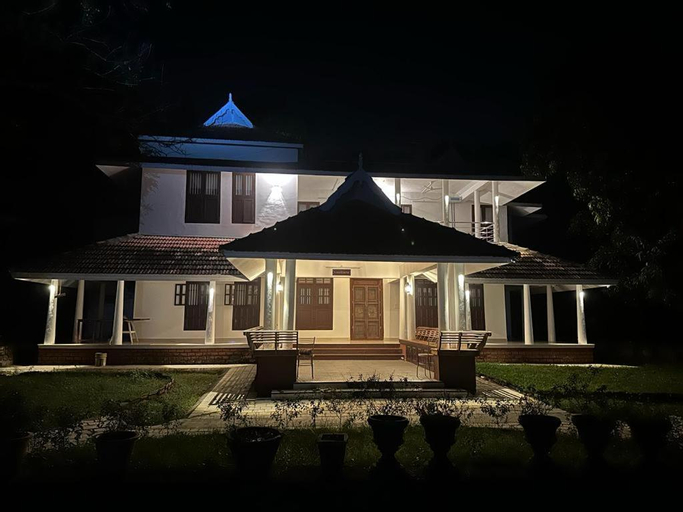 Athreya Living - Sneham Couple suite, Thrissur