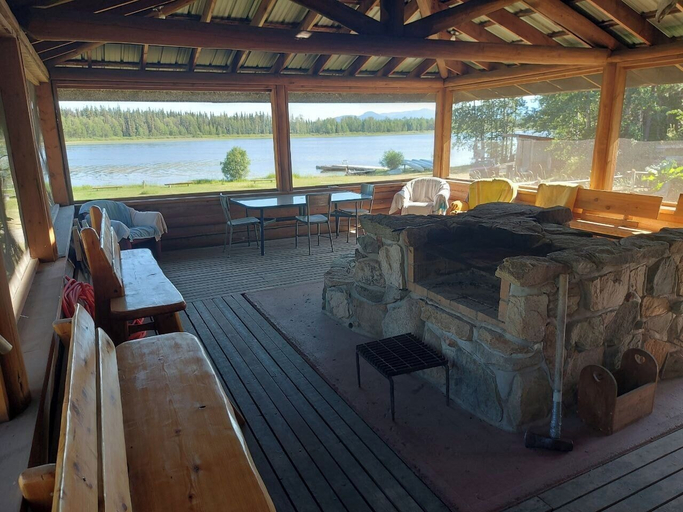 Food & Drinks 5, Escott Bay Resort, Cariboo